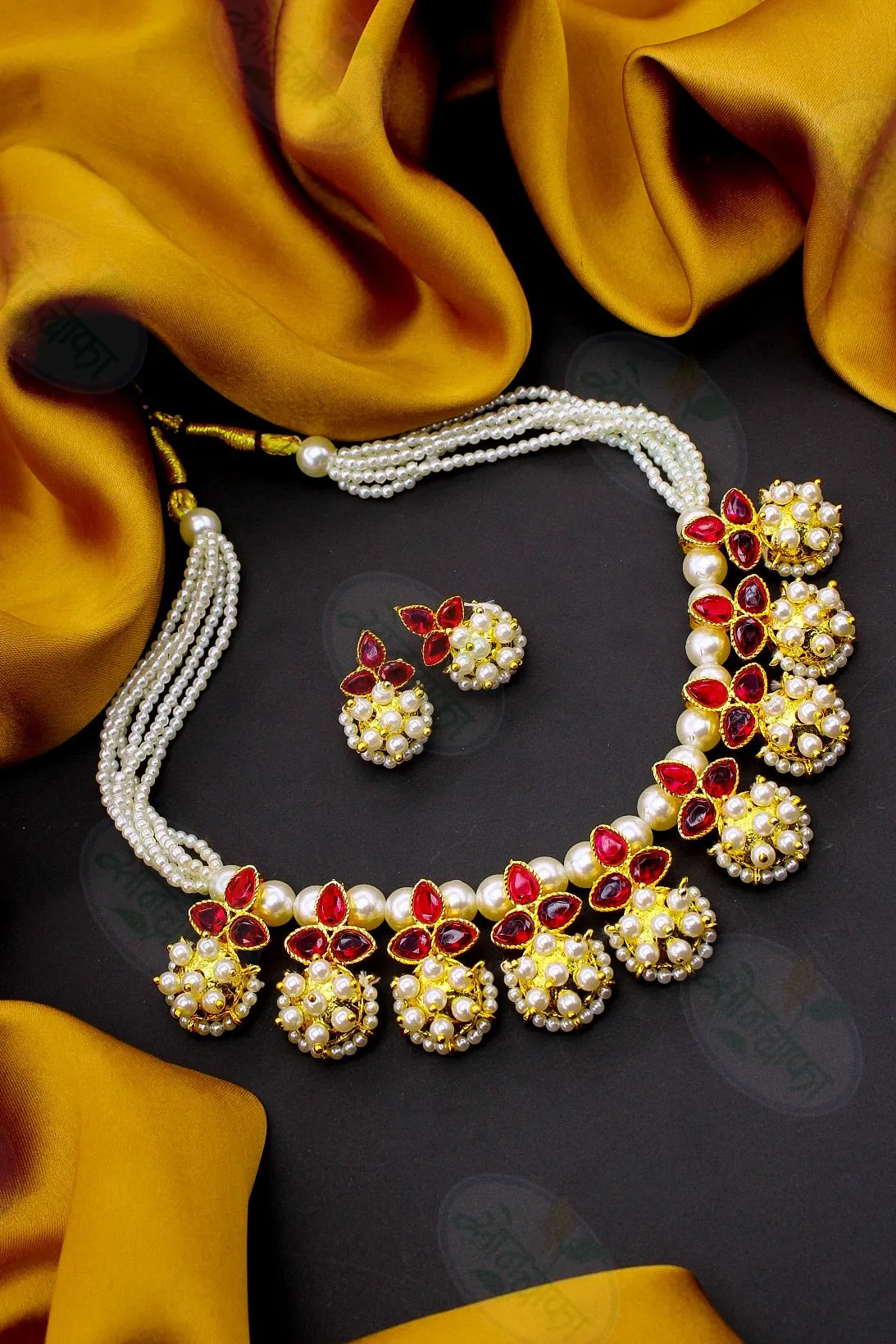 BEAUTIFUL  MOTI  NECKLACE