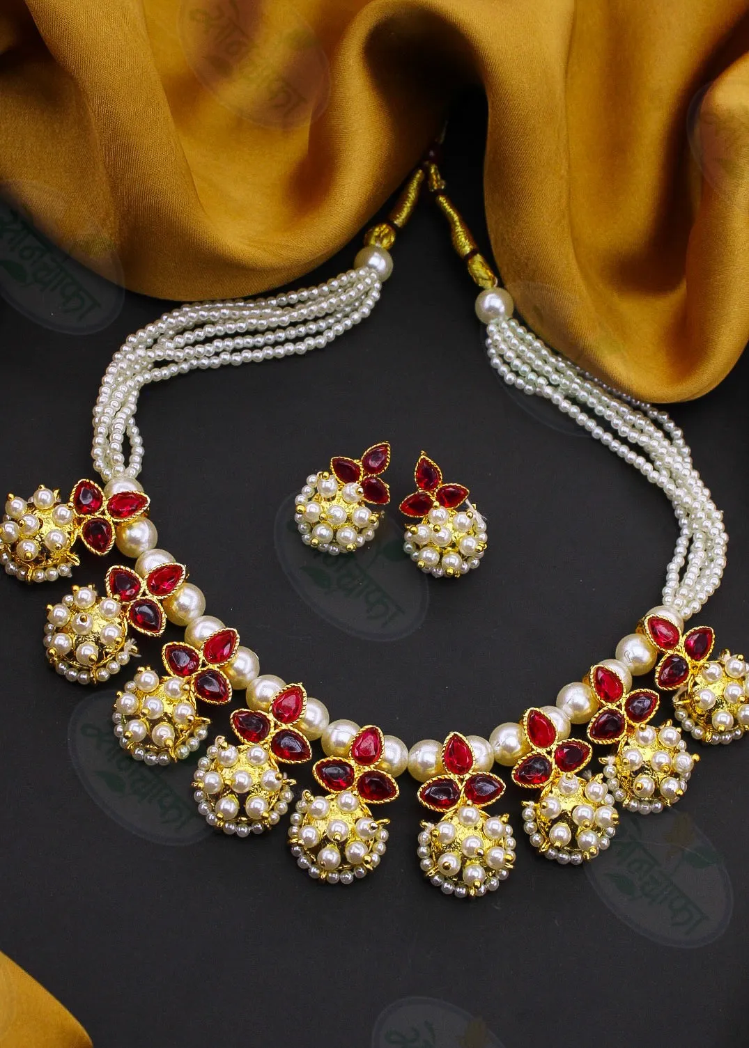 BEAUTIFUL  MOTI  NECKLACE