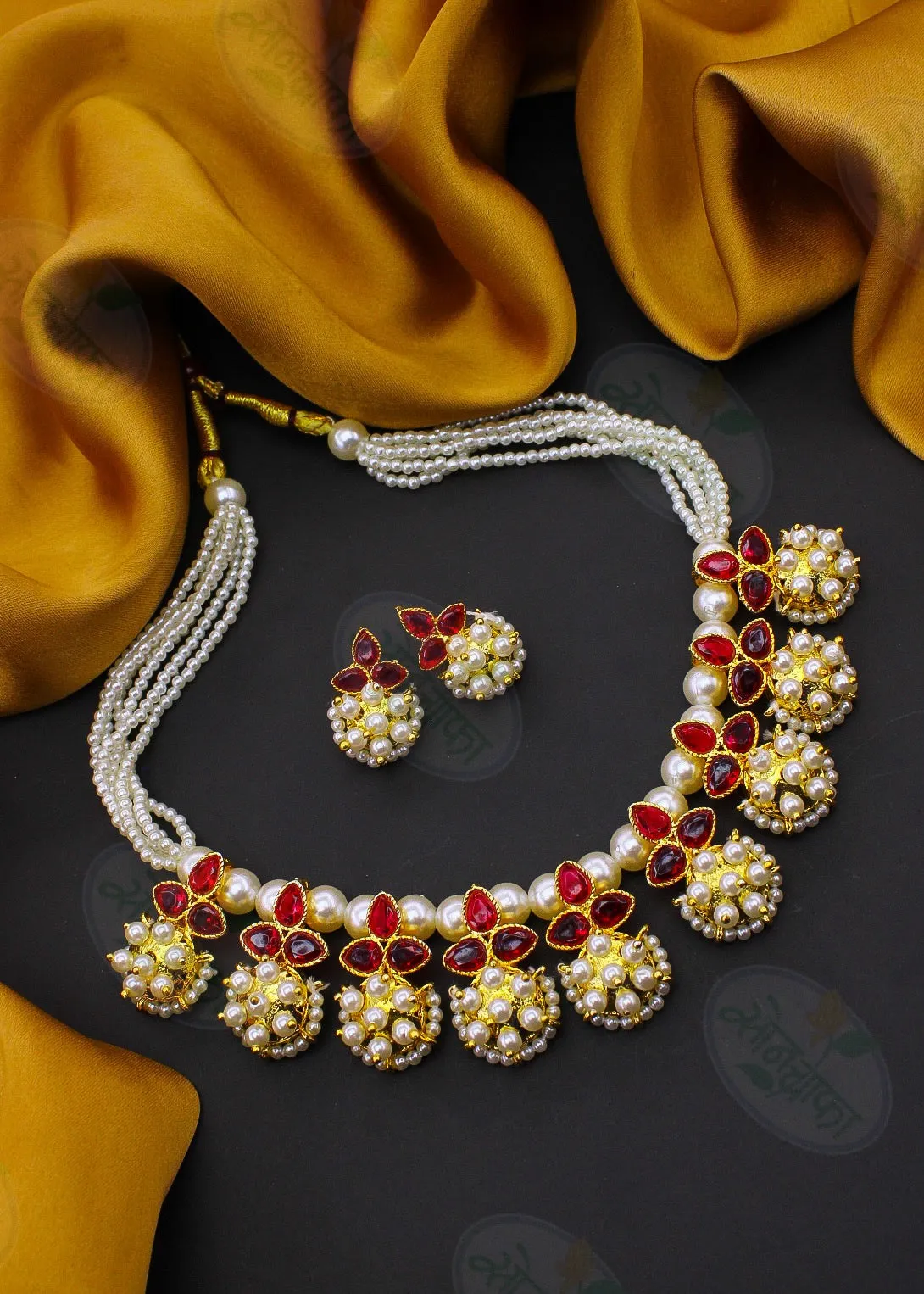 BEAUTIFUL  MOTI  NECKLACE