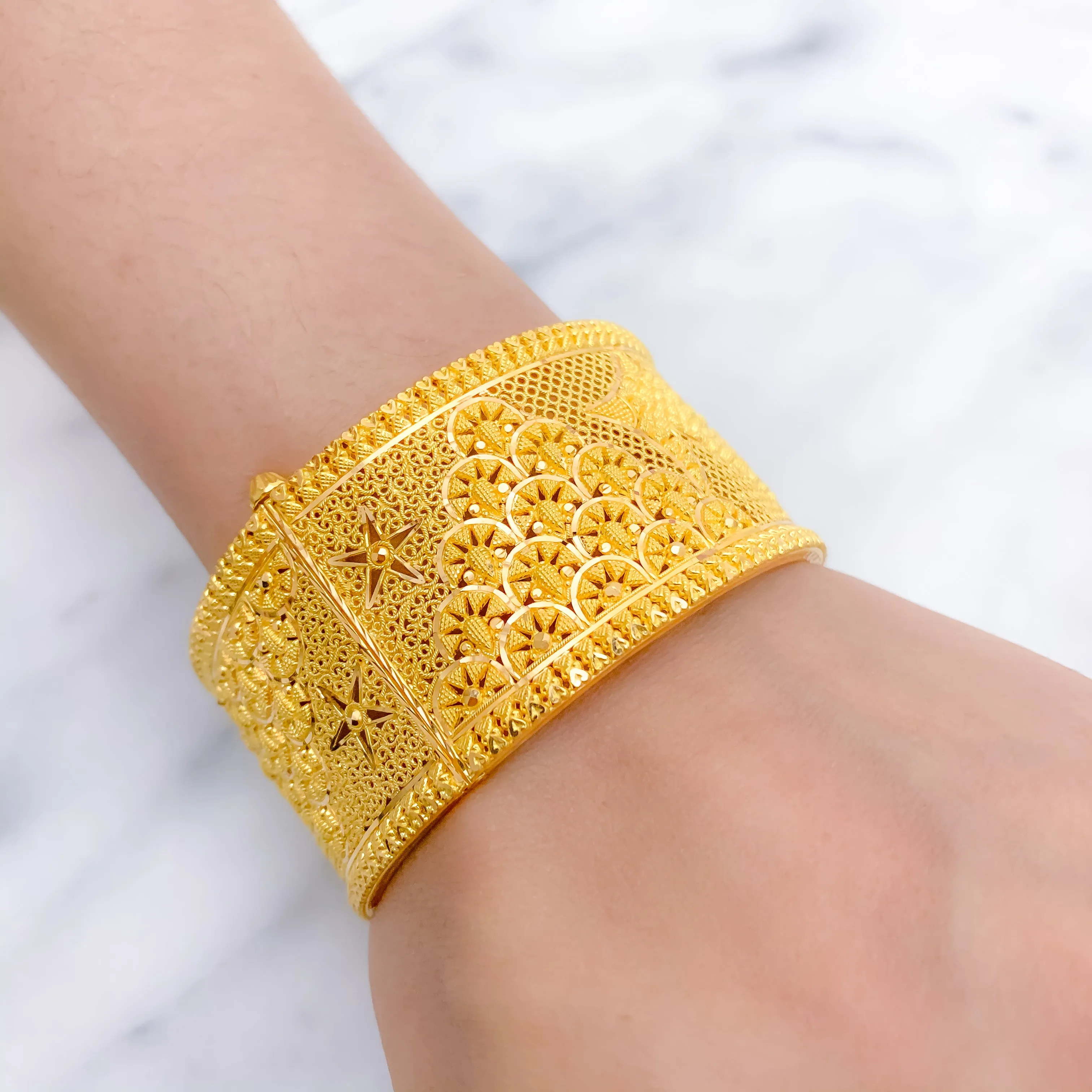 Beautiful Wide Bangle Kada