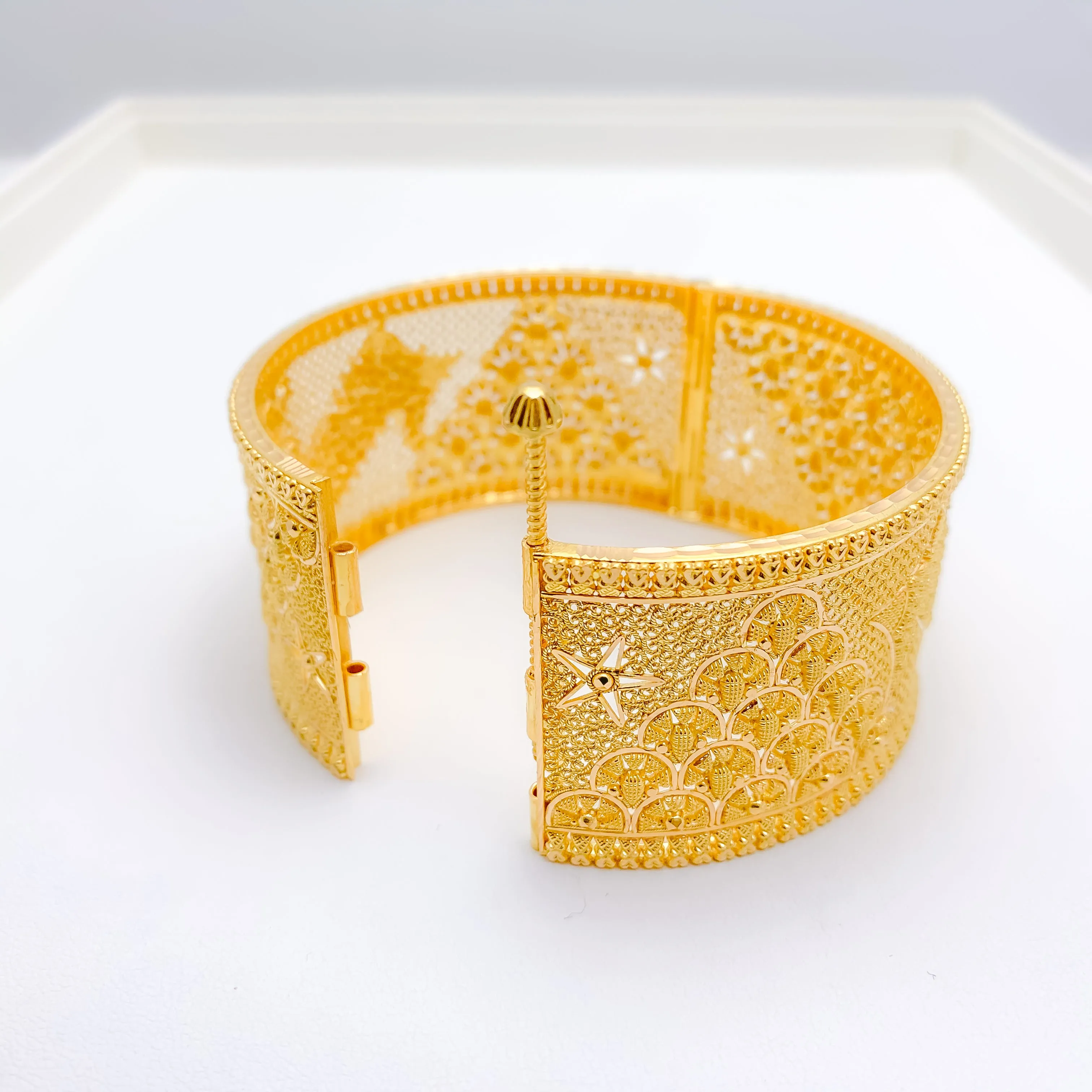 Beautiful Wide Bangle Kada