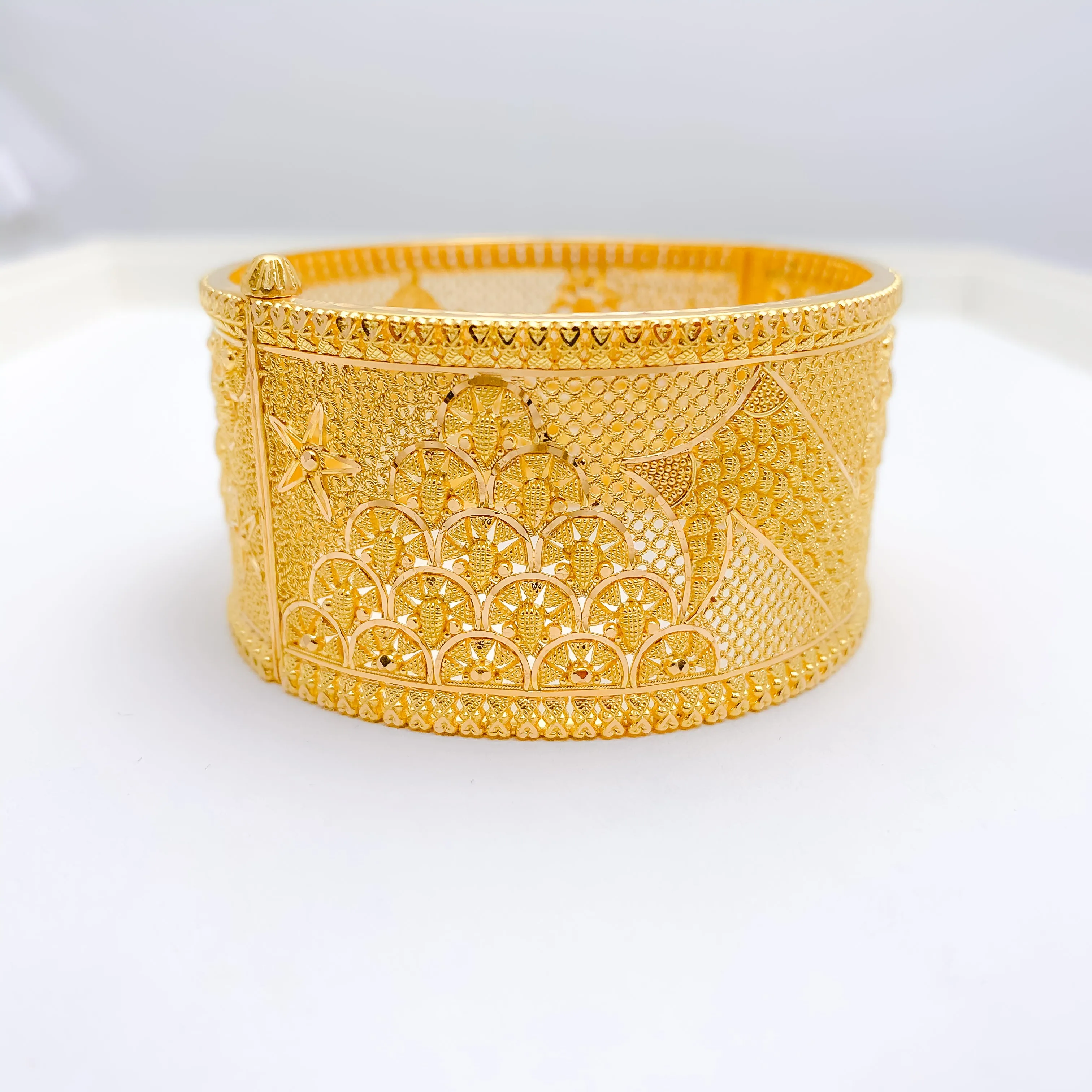 Beautiful Wide Bangle Kada